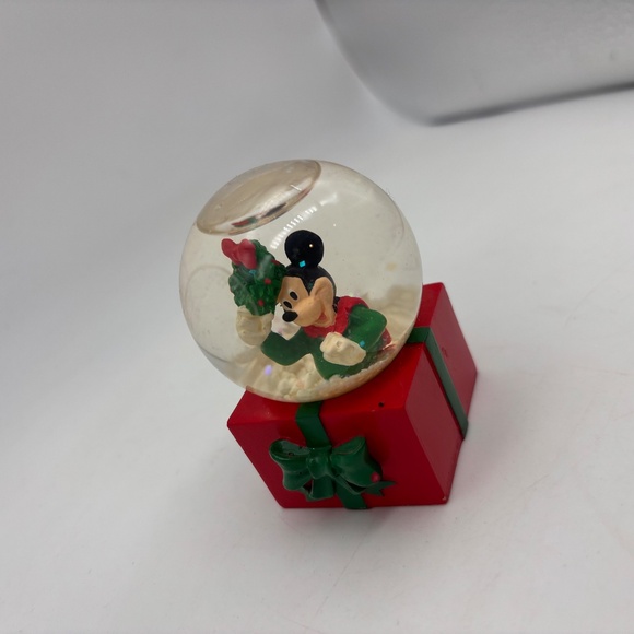 Disney Parks Mickey Mouse Christmas Present and Wreath Mini Water Snow Globe - Picture 5 of 9